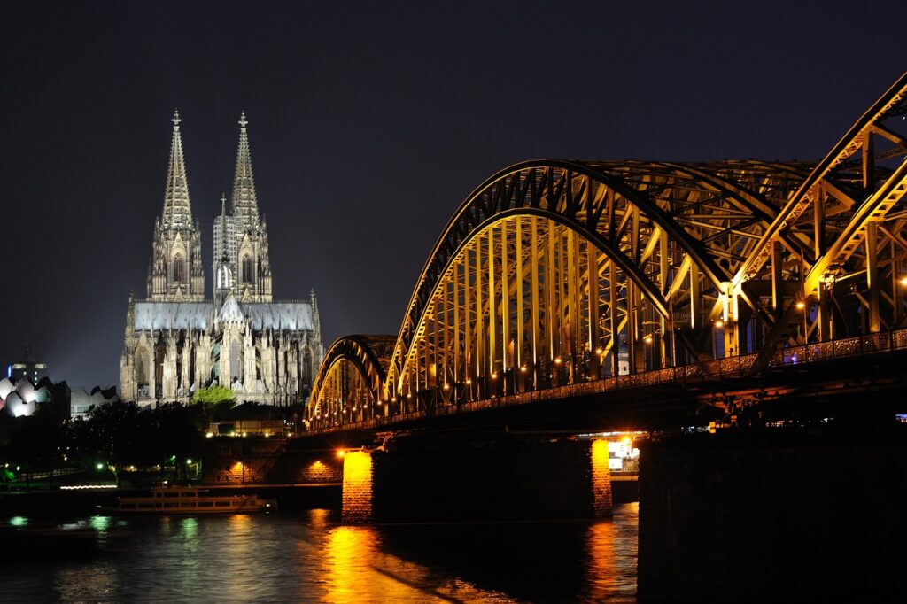 night scene, cologne, germany-205401.jpg